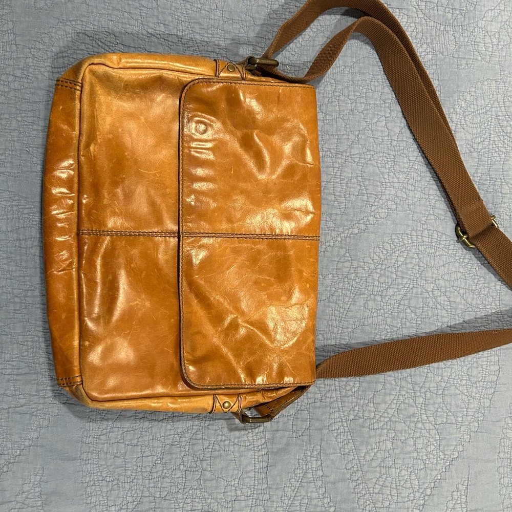 Fossil Tan Leather Messenger Bag Classic Design